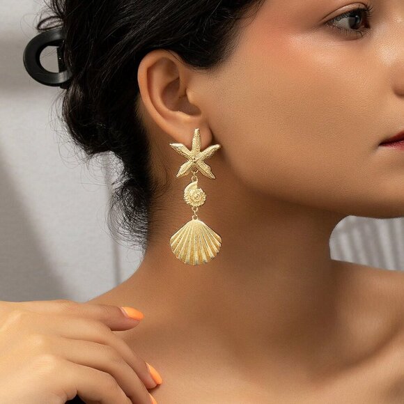 Gold Casual Women's Starfish & Shell Dangle Earrings - Picture 8 of 11